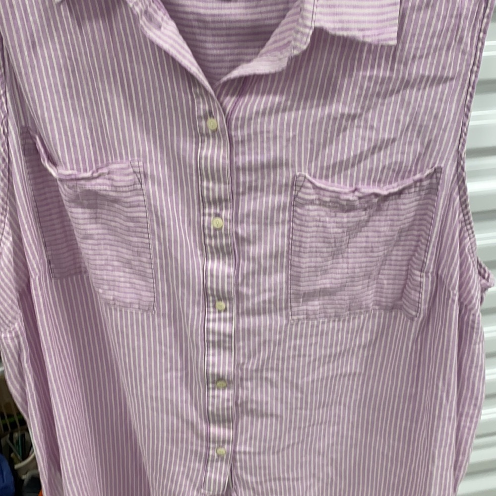 Super cute light weight so comfy pink and white Buttons down the front blouse